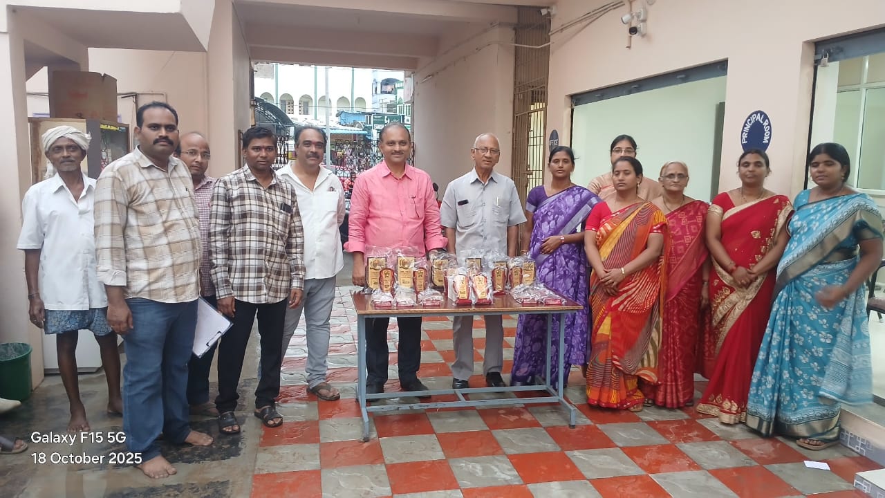 PRIZES DISTRIBUTION